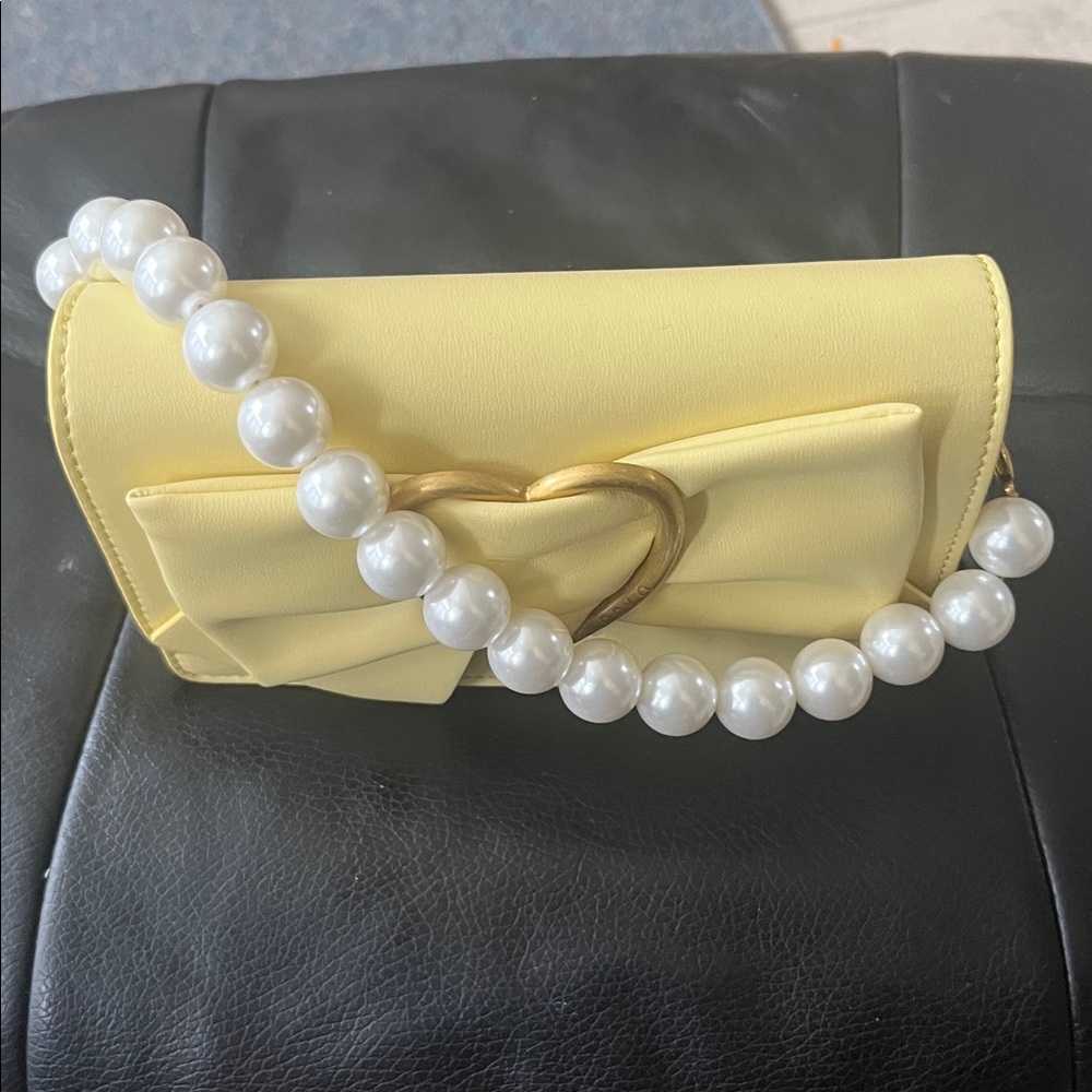 Yellow Bow Accent Women's Bag. BERRY.Q